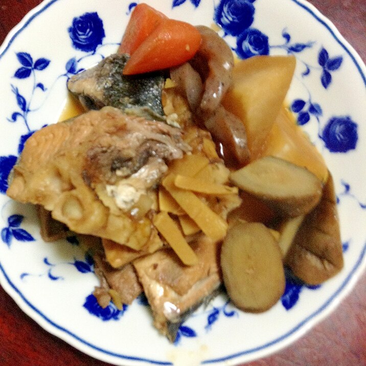 大根だけじゃもったいない！ブリあらと根菜の煮物。